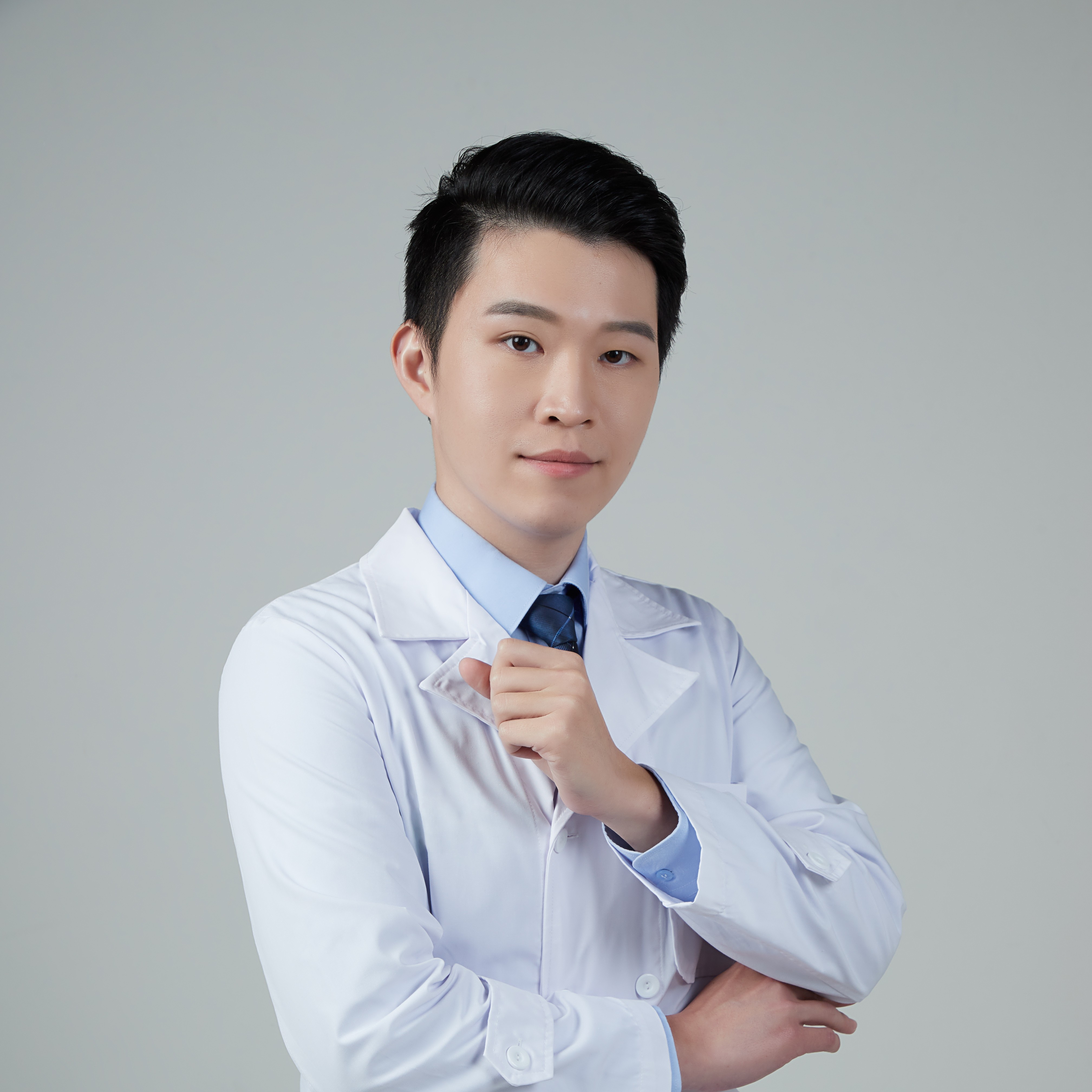 杜佳駿矯正專科醫師 板橋鼎吉牙醫